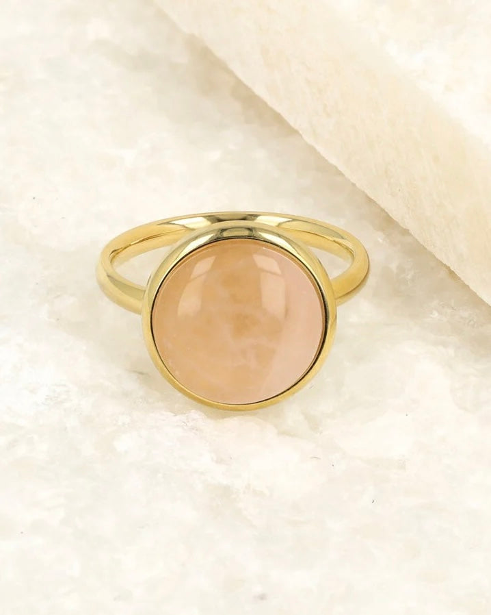 Rozekwarts ring rond goud