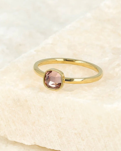 Vierkante Glassteen donkerroze gouden ring