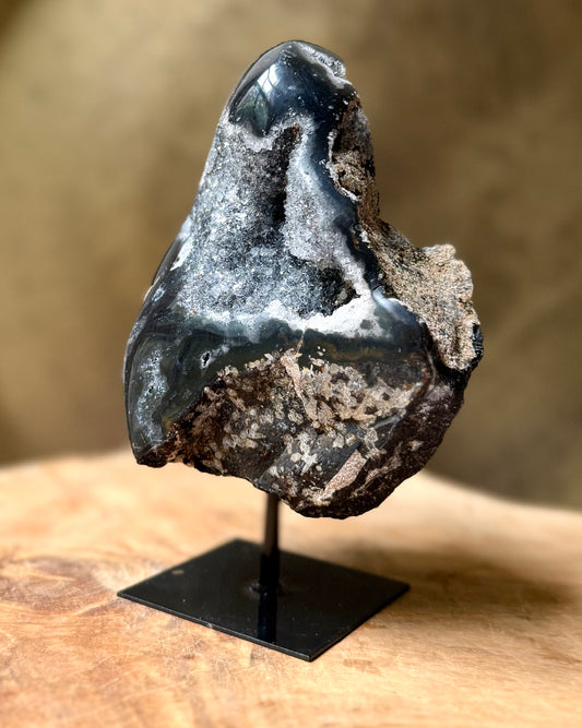 Agaat geode op standaard