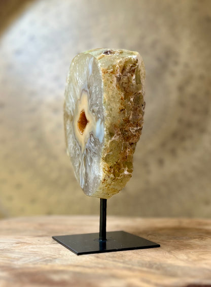 Agaat geode op standaard