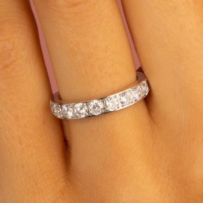 Ring met Zirkonia steentjes 3 mm zilver