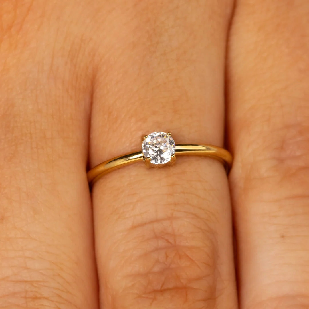 Fijne ring met kleine Zirkonia steen
