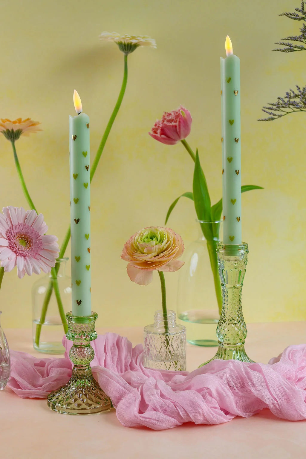 LED Pillar Candle Hearts green-set van 2