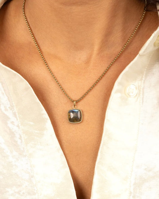 Labradoriet vierkante ketting goud