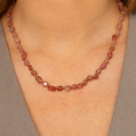Ketting met organische vormen-Aardbeienkwarts