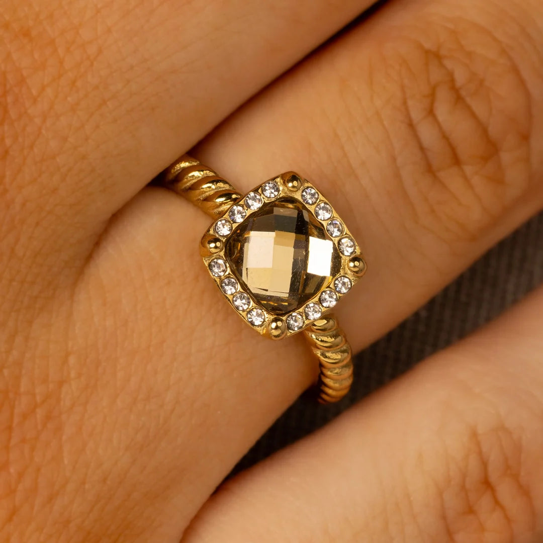 Geribbelde ring met vierkante glassteen en Zirkonia Smokey Topaz