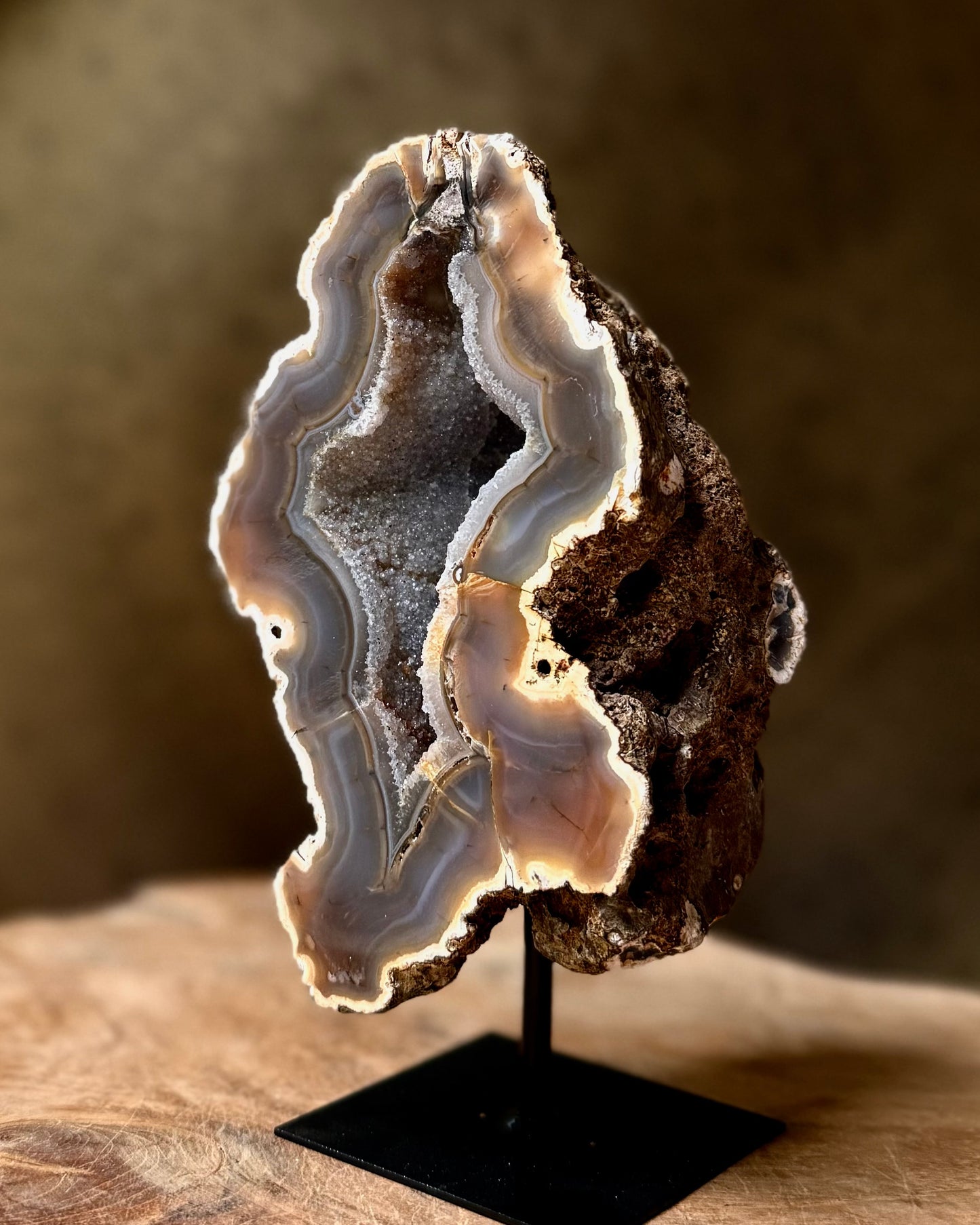 Agaat geode op standaard
