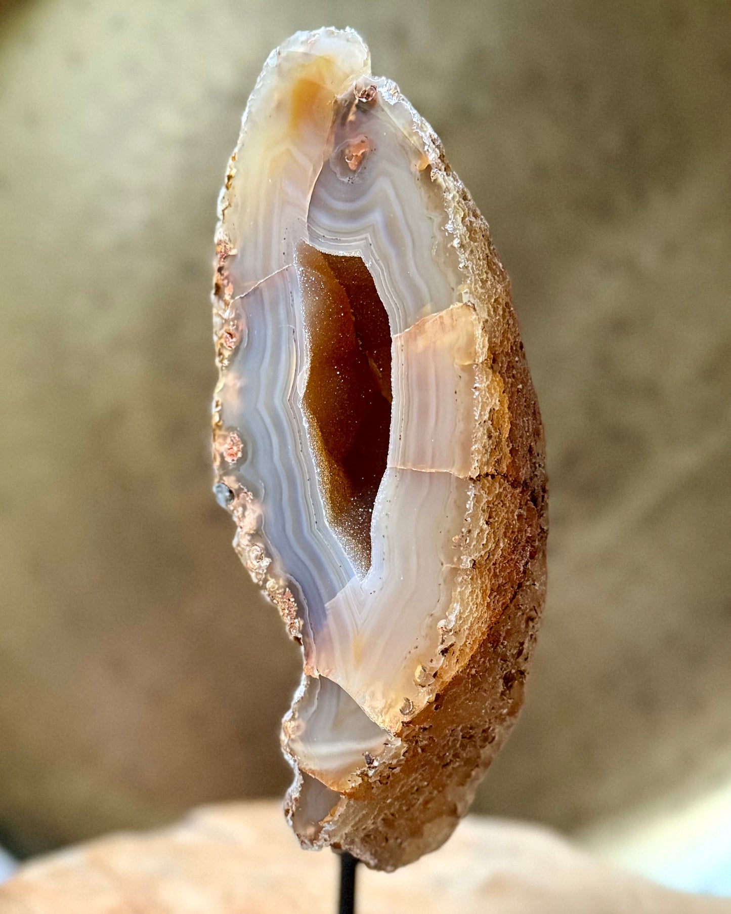 Agaat geode op standaard