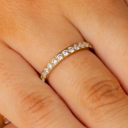 Ring met Zirkonia steentjes 2 mm