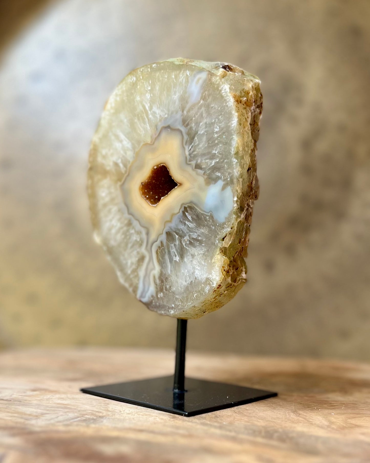 Agaat geode op standaard