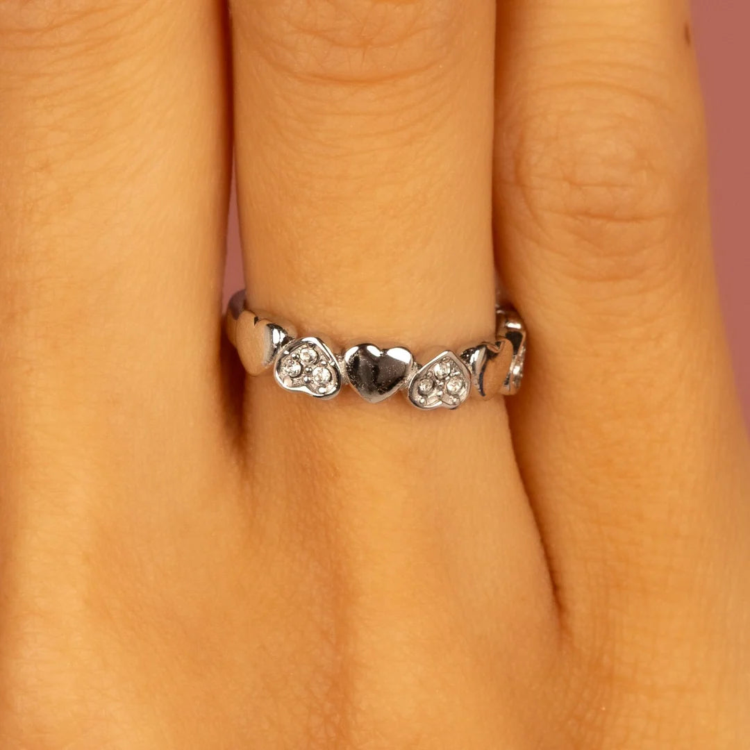 Hartjes ring met Zirkonia steentjes zilver